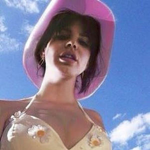 Meet your Posher, Maya